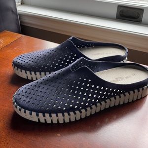 ILSE JACOBSEN navy slip ons